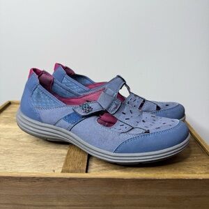 Aravon Barbara Mary Jane shoe in blue suede leather with a dark pink trim